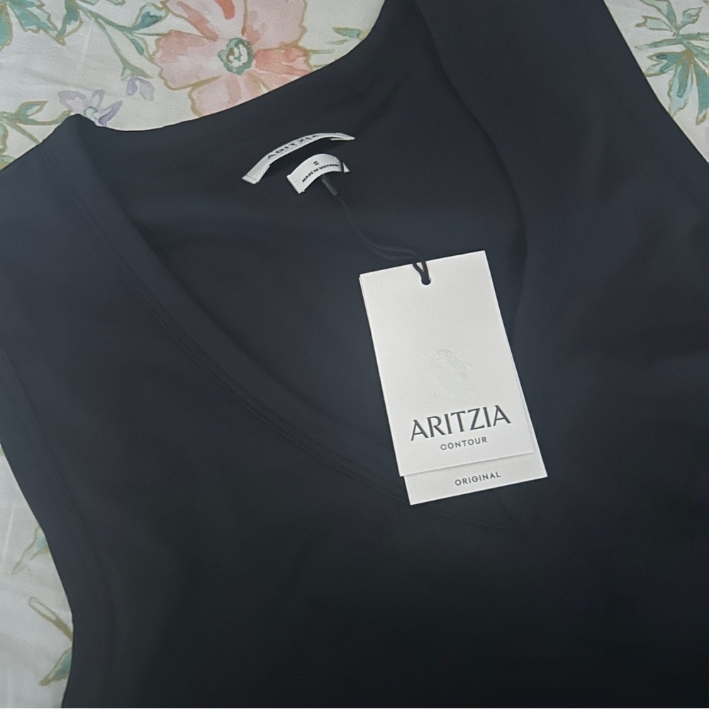 NWT Aritzia Shoreline contour tank black size small - Picture 4 of 4